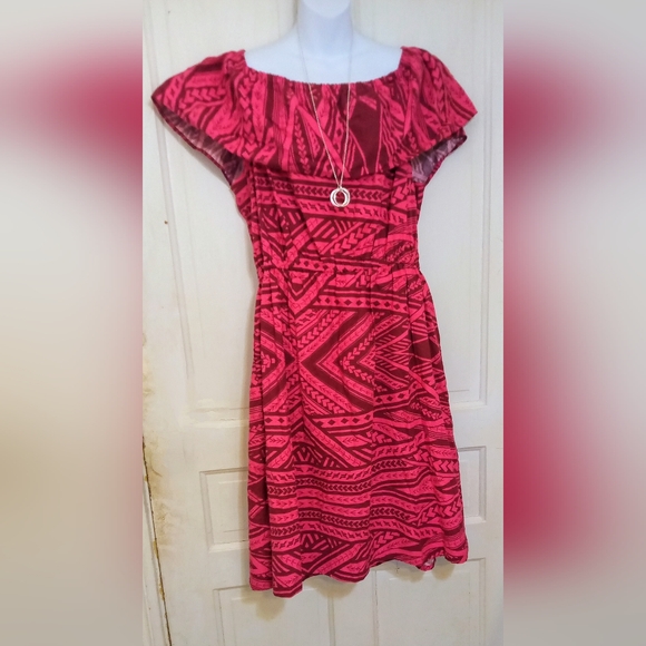 Eveni Dresses & Skirts - Pink Patterned Midi Dress